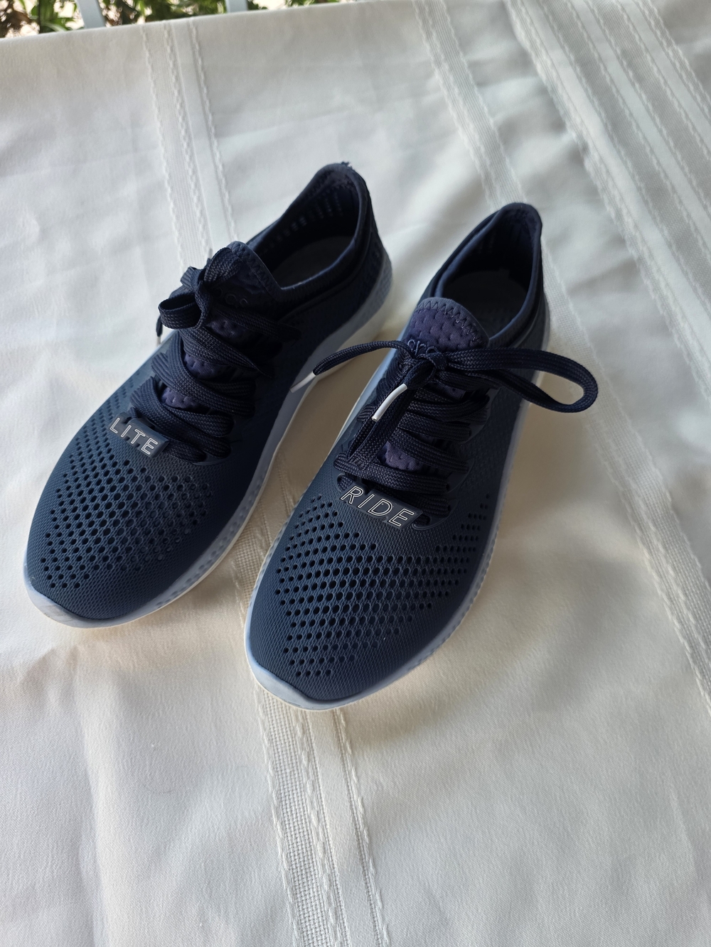 CROCS Women's Navy Knit LITE RIDE Sneakers